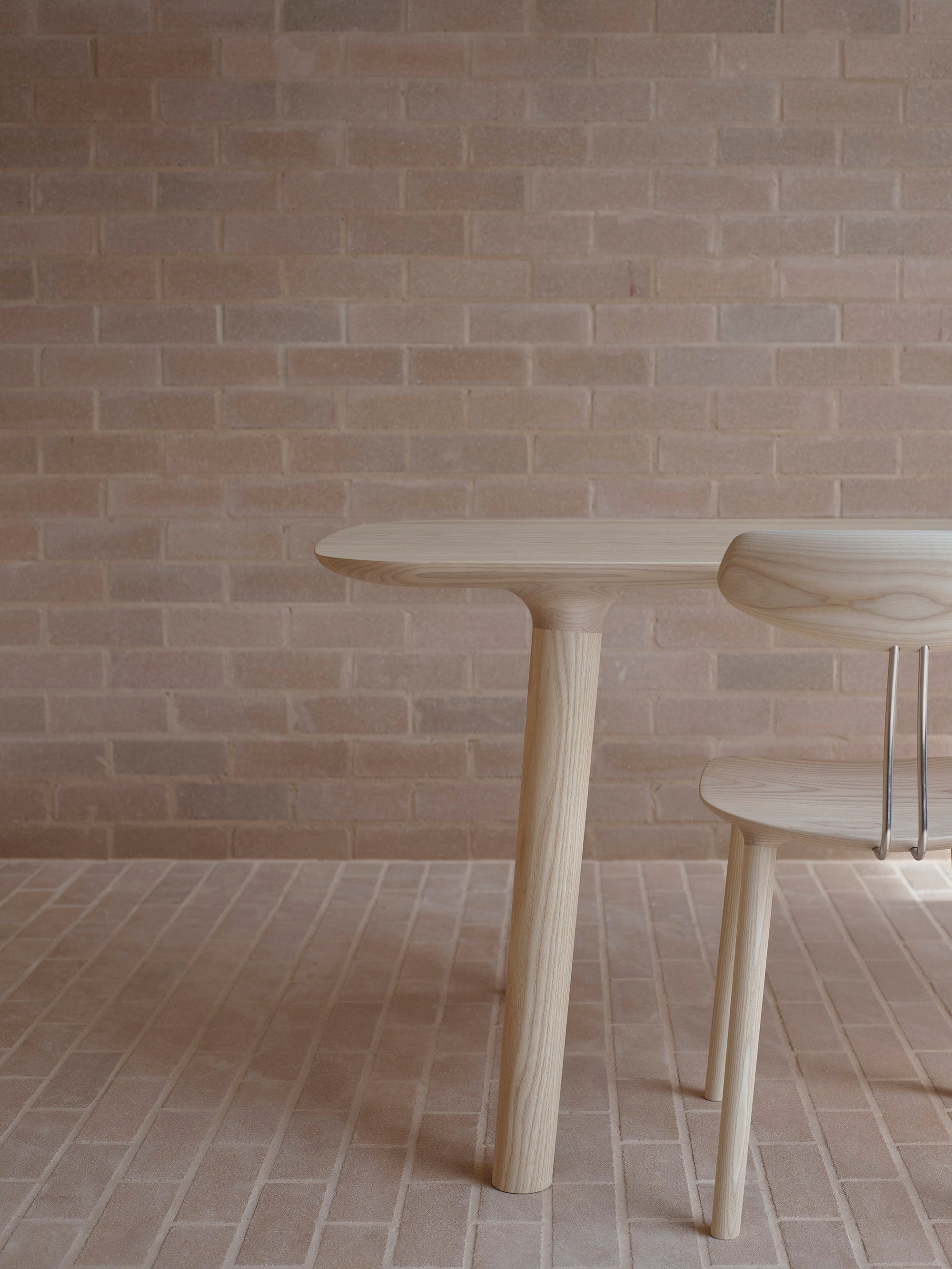 Mast furniture stem dining set in white ash