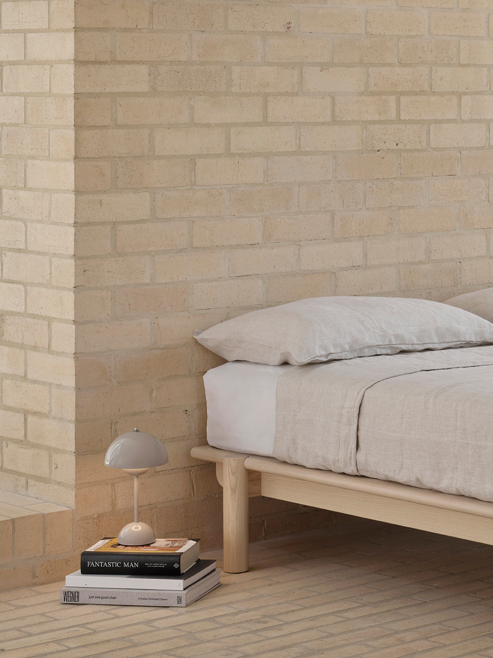 Title Bed 02 in White Ash 