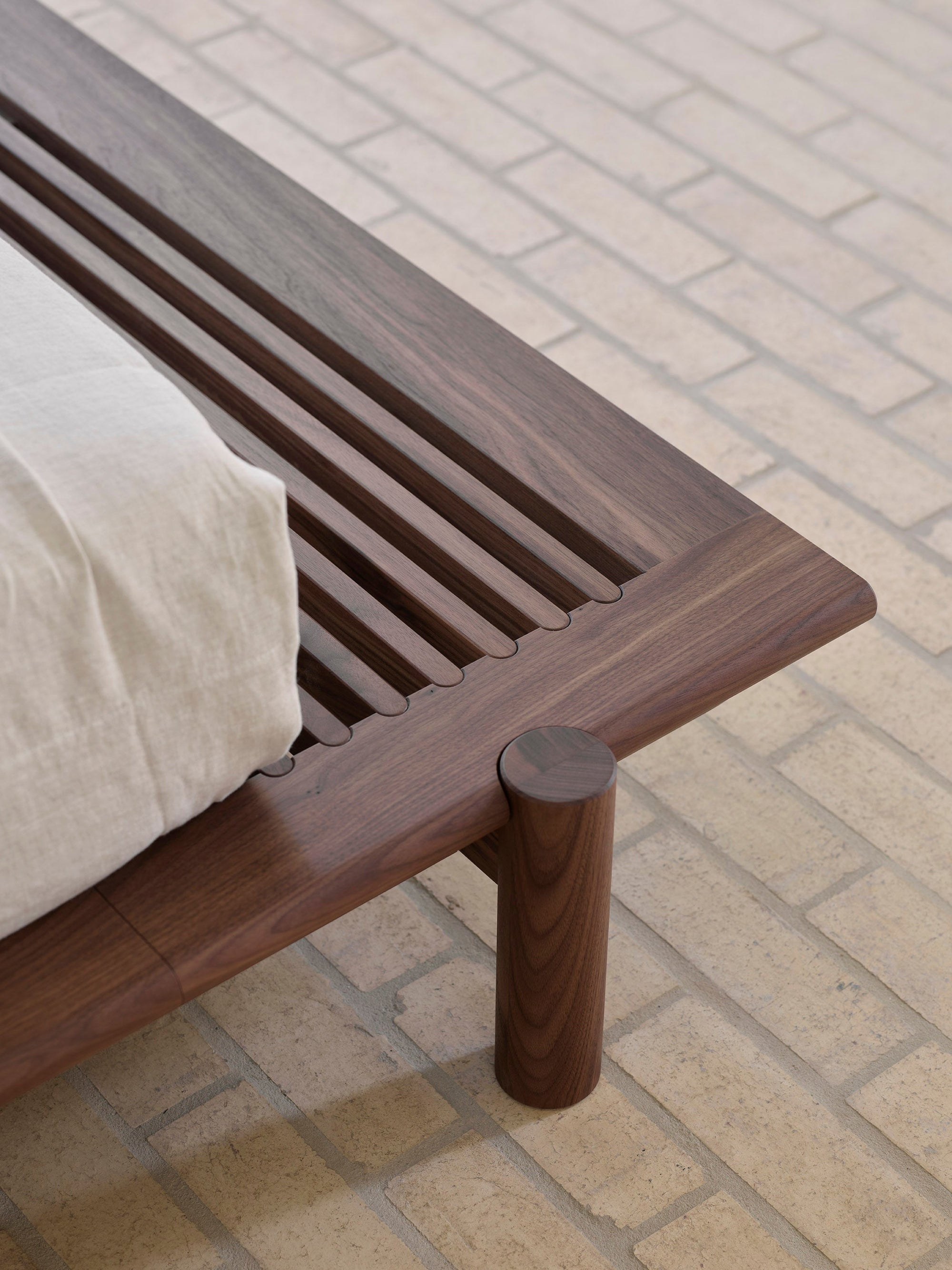 Mast Furniture Title Bed 04 benchseat in Walnut